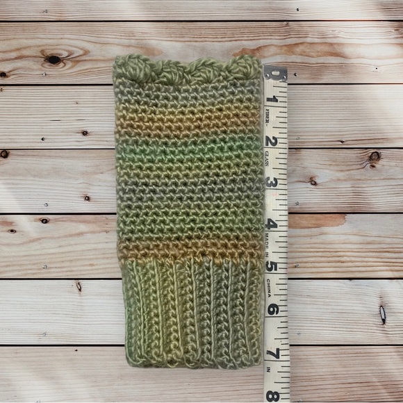 Handmade fingerless wrist crochet gloves - Picture 5 of 5